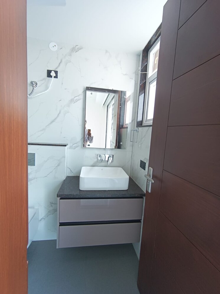 Bathroom, dlf-the-primus 3 Bedroom 1799 Sq.Ft. Apartment In Sector 82a Gurgaon 8730435