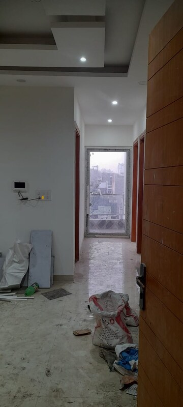 Room in 3 BHK Builder Floor at Faridabad Central – for Sale