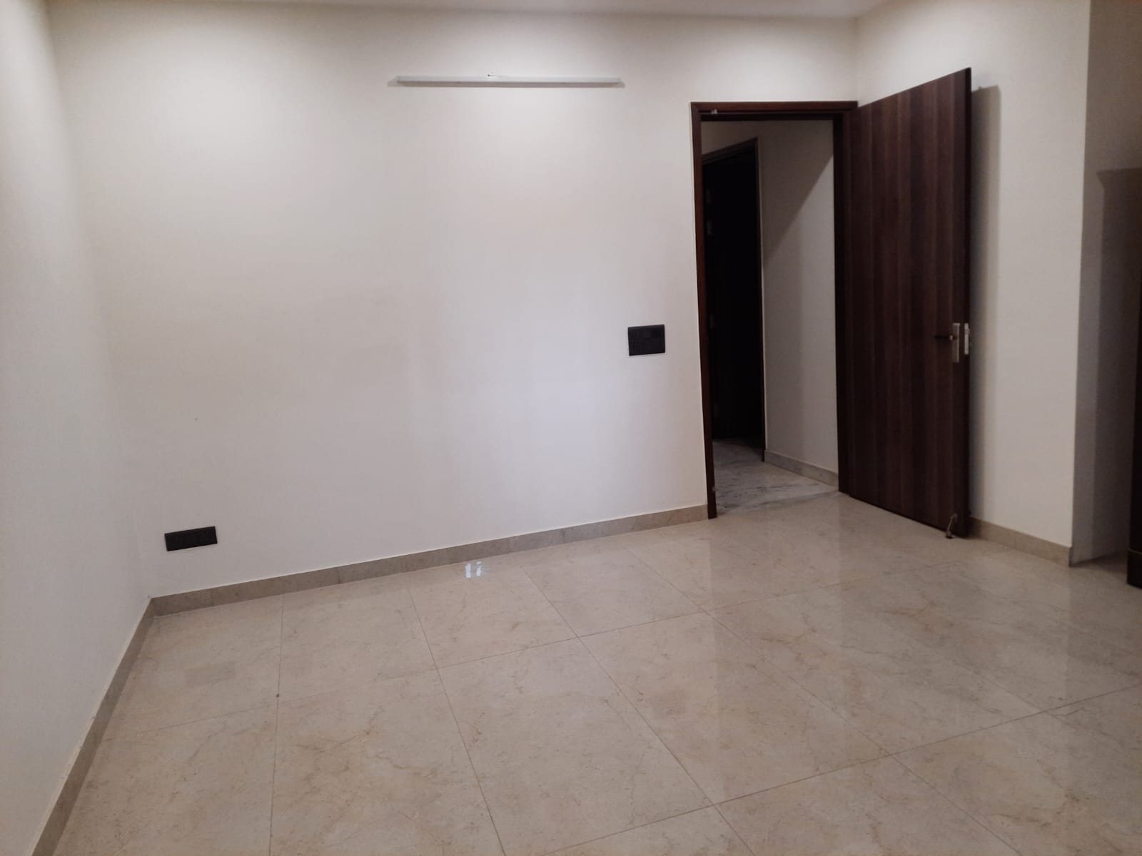 5 BHK + Pooja Room,Servant Room Independent House For Rent in RWA Apartments Sector 26