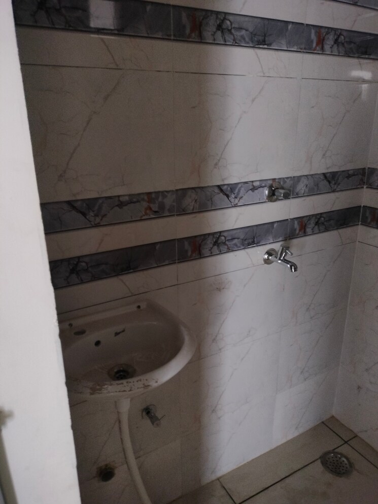 Bathroom, indira nagar 1 RK 400 Sq.Ft. Independent House In Indira Nagar Lucknow 8730484