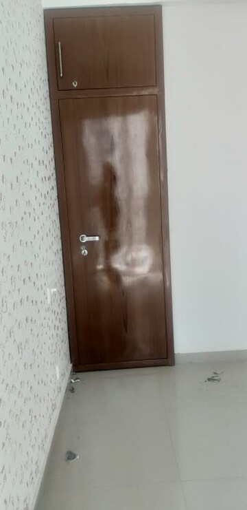 Room in 2 BHK Apartment at Prateek Grand City, Siddharth Vihar – for Rent