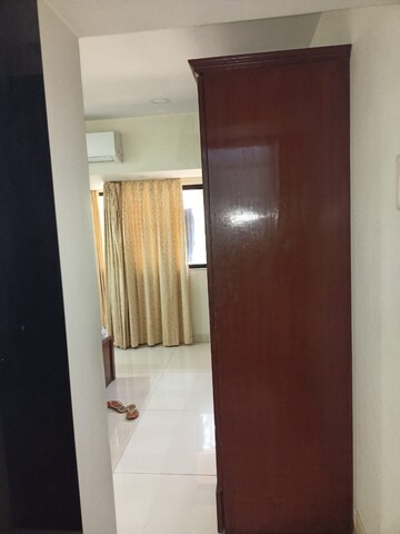 Room in 2 BHK Apartment at Andheri West – for Rent