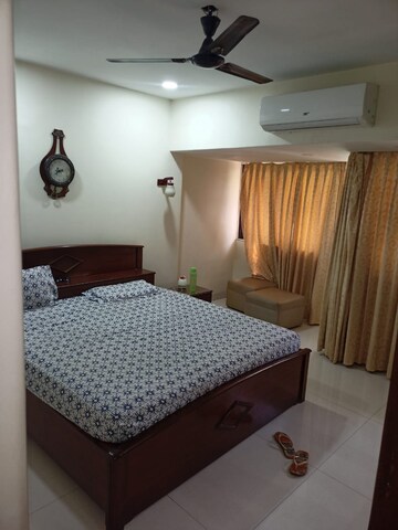 Bedroom in 2 BHK Apartment at Andheri West – for Rent