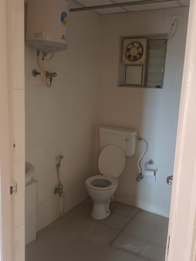 Bathroom, unitech-heritage-estate 3 Bedroom 1650 Sq.Ft. Apartment In Yelahanka Bangalore 8730516