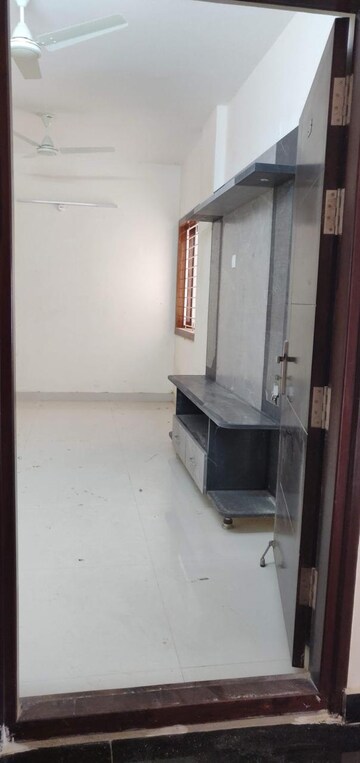 Room in 2 BHK Apartment at Sunshine La Grand, Narsingi – for Rent