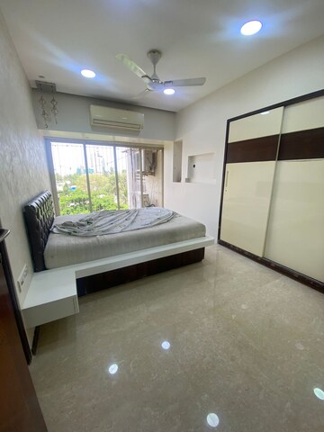Room in 3 BHK Apartment at Dream Queen, Santacruz West – for Rent