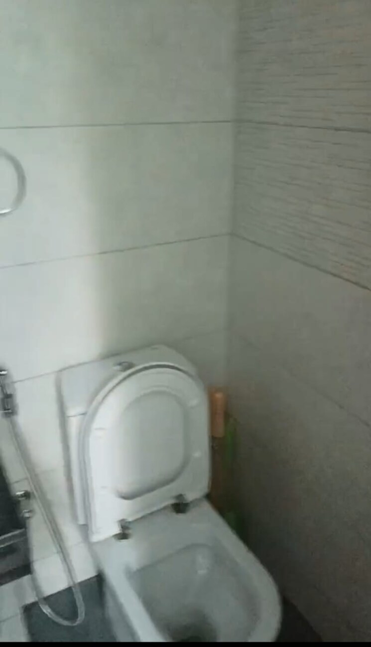 Bathroom, kalpataru-paramount-a 2 Bedroom 711 Sq.Ft. Apartment In Kapur Bawdi Thane 8730543