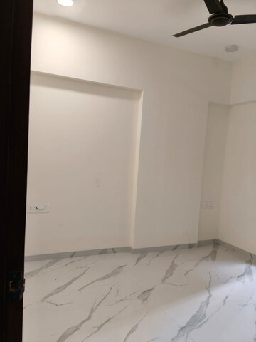 Room in 2 BHK Apartment at Pradnya Apartment Vakola, Vakola – for Rent