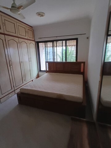 Bedroom in 2 BHK Apartment at Andheri West – for Rent
