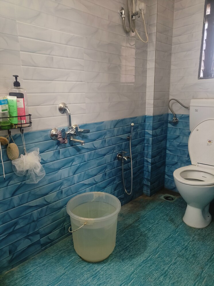 Bathroom, shell-colony 2 Bedroom 650 Sq.Ft. Apartment In Chembur Mumbai 8730565