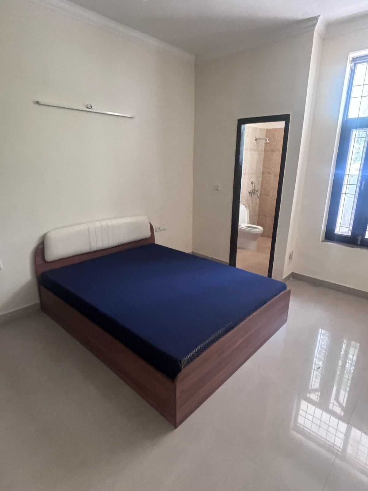 3 BHK + Pooja Room Builder Floor For Rent in Unitech South City 1