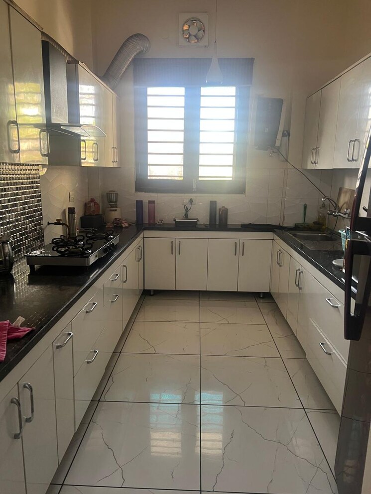 Kitchen, ss-southend-floors 3 Bedroom 1800 Sq.Ft. Builder Floor In South City 2 Gurgaon 8730600