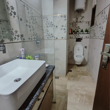 Team Area in 3 BHK Builder Floor at Malviya Nagar – for Rent