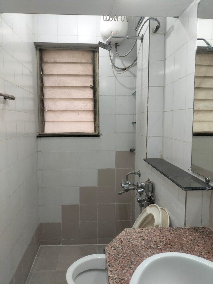 Bathroom, powai 2 Bedroom 850 Sq.Ft. Apartment In Powai Mumbai 8730602