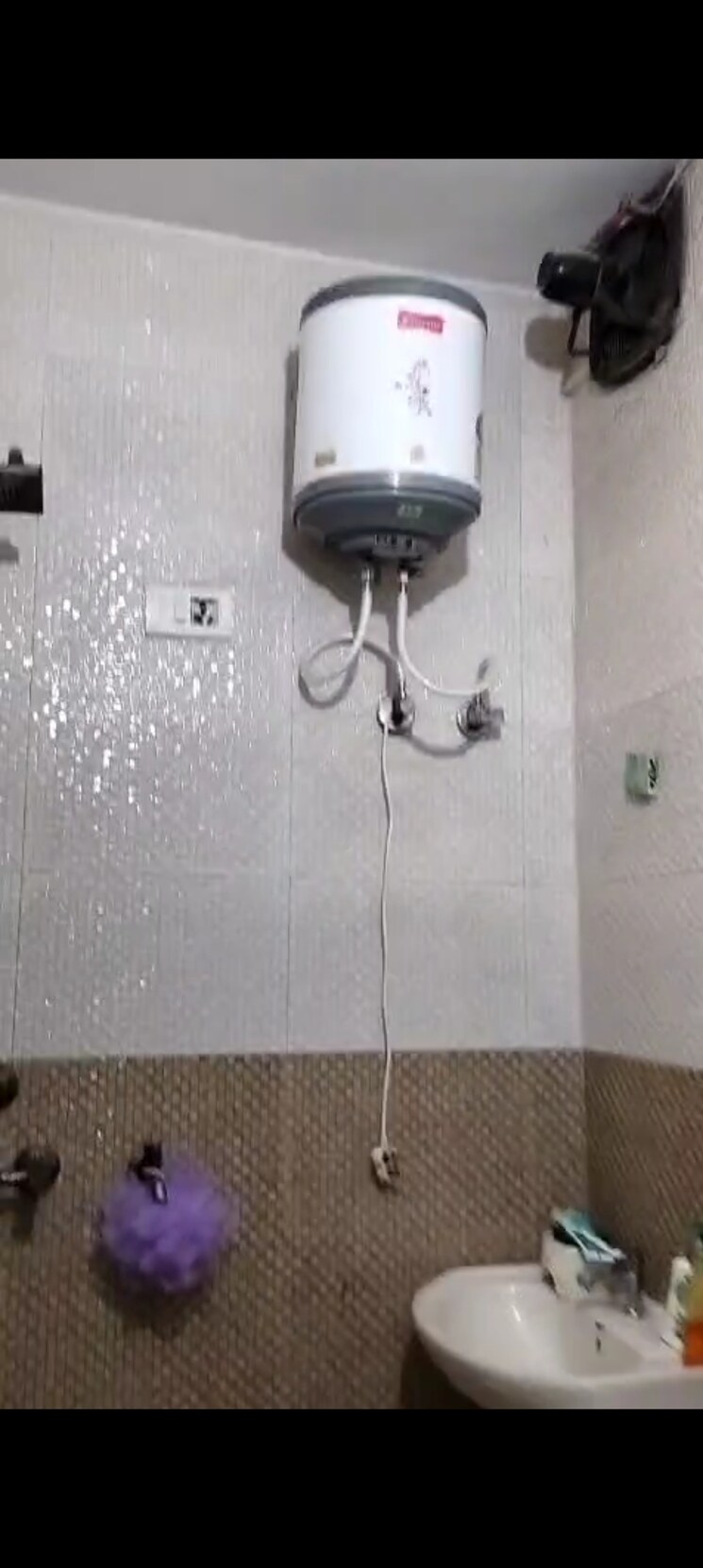 Bathroom, ashok-vihar-sector-3 2 Bedroom 1100 Sq.Ft. Builder Floor In Sector 3 Gurgaon 8730650