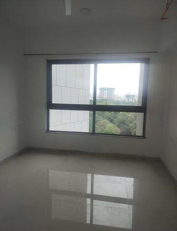 Room in 3 BHK Apartment at Kalpataru Immensa, Kolshet Road – for Rent