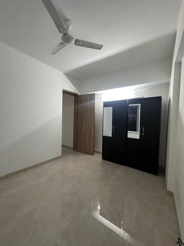Room in 2 BHK Apartment at LMS Finswell Woods, Viman Nagar – for Rent