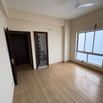 Room in 3 BHK Apartment at Chinar Park – for Rent