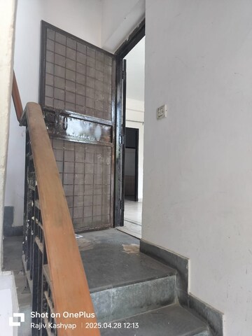 Staircase in 1 RK Builder Floor at Suncity Township Gurgaon, Sector 54 – for Rent