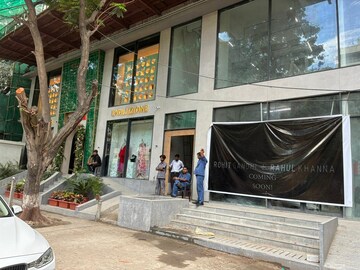  Shop For Rent in Mahim