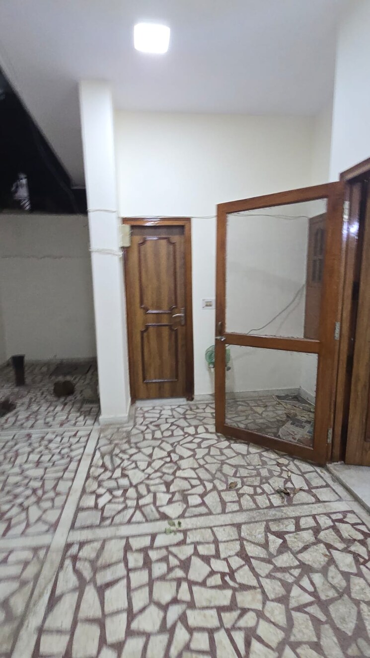 Bedroom, south extension ii 3 Bedroom 2000 Sq.Ft. Builder Floor In South Extension ii Delhi 8730732