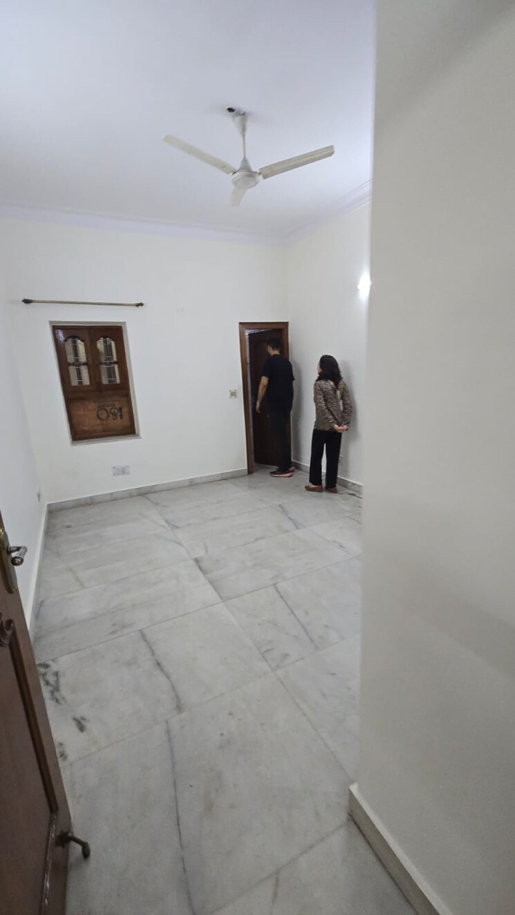 Room, south extension ii 3 Bedroom 2000 Sq.Ft. Builder Floor In South Extension ii Delhi 8730732