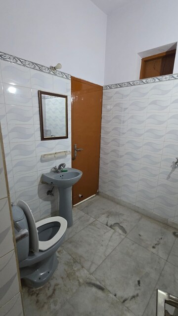 Bathroom in 3 BHK Builder Floor at South Extension ii – for Rent