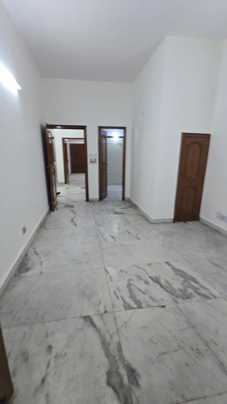 Room, south extension ii 3 Bedroom 2000 Sq.Ft. Builder Floor In South Extension ii Delhi 8730732