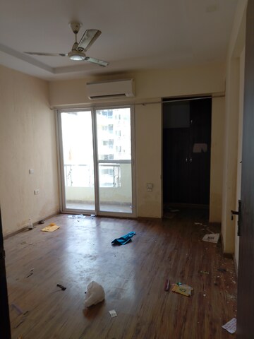 Room in 2 BHK Apartment at MI Rustle Court, Gomti Nagar – for Rent