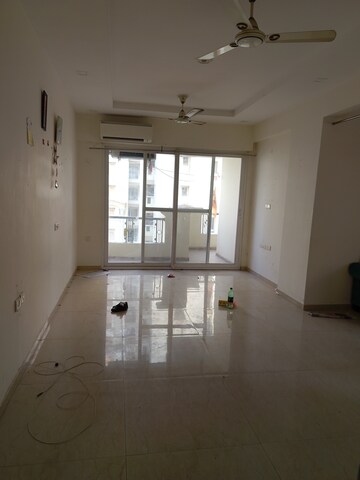 Room in 2 BHK Apartment at MI Rustle Court, Gomti Nagar – for Rent