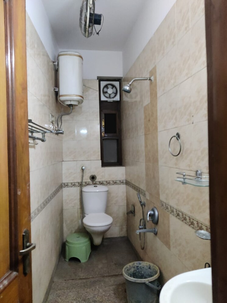 Bathroom, krishna nagar 2 Bedroom 800 Sq.Ft. Builder Floor In Krishna Nagar Delhi 8730735