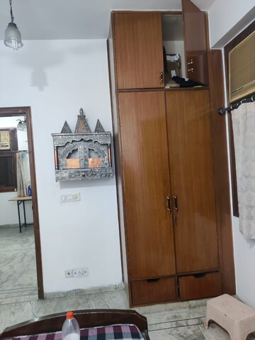 Room in 2 BHK Builder Floor at Krishna Nagar – for Rent