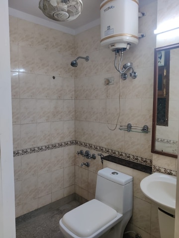 Attached Bathroom in 2 BHK Builder Floor at Krishna Nagar – for Rent