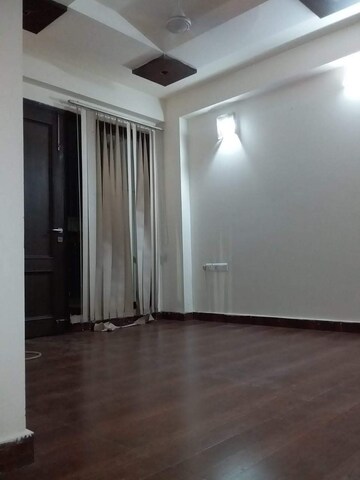 Master Bedroom in 3 BHK Builder Floor at Safdarjung Enclave – for Rent