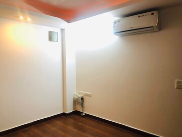 Master Bedroom in 3 BHK Builder Floor at Safdarjung Enclave – for Rent