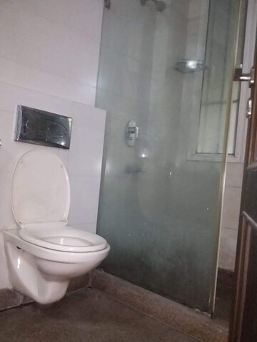 Master Bedroom in 3 BHK Builder Floor at Safdarjung Enclave – for Rent