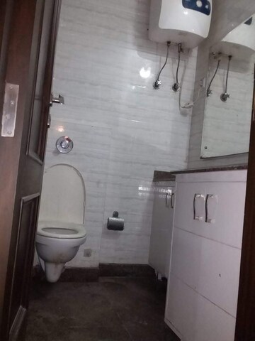 Master Bedroom in 3 BHK Builder Floor at Safdarjung Enclave – for Rent