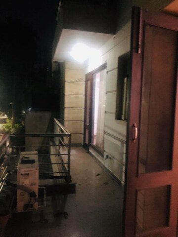 Master Bedroom in 3 BHK Builder Floor at Safdarjung Enclave – for Rent