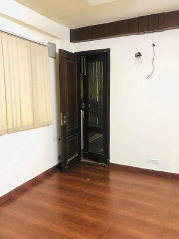 Master Bedroom in 3 BHK Builder Floor at Safdarjung Enclave – for Rent