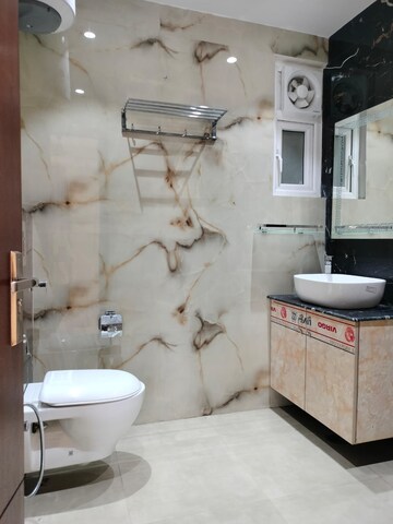 Master Bedroom in 2 BHK Builder Floor at Safdarjung Enclave – for Rent
