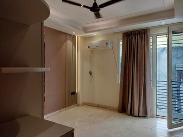 Master Bedroom in 2 BHK Builder Floor at Safdarjung Enclave – for Rent