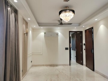 Master Bedroom in 2 BHK Builder Floor at Safdarjung Enclave – for Rent