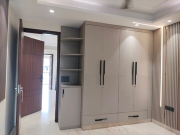 Master Bedroom in 2 BHK Builder Floor at Safdarjung Enclave – for Rent