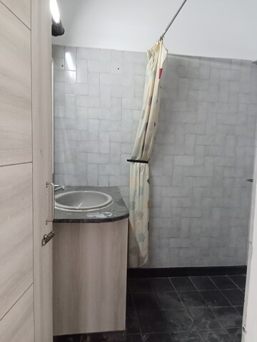 Master Bedroom in 3 BHK Builder Floor at Safdarjung Enclave – for Rent