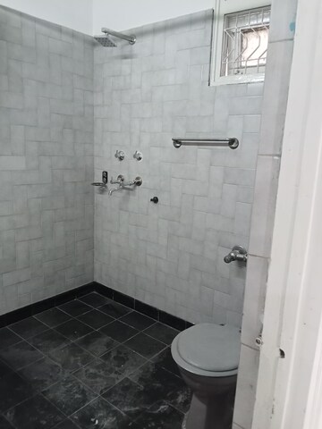 Master Bedroom in 3 BHK Builder Floor at Safdarjung Enclave – for Rent