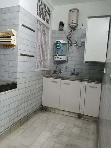 Master Bedroom in 3 BHK Builder Floor at Safdarjung Enclave – for Rent
