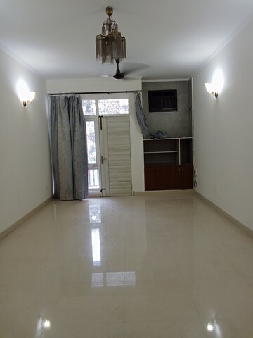 Master Bedroom in 3 BHK Builder Floor at Safdarjung Enclave – for Rent
