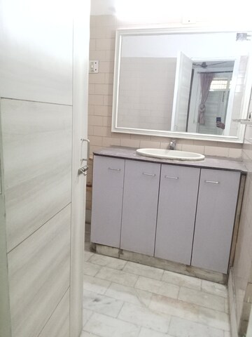 Master Bedroom in 3 BHK Builder Floor at Safdarjung Enclave – for Rent