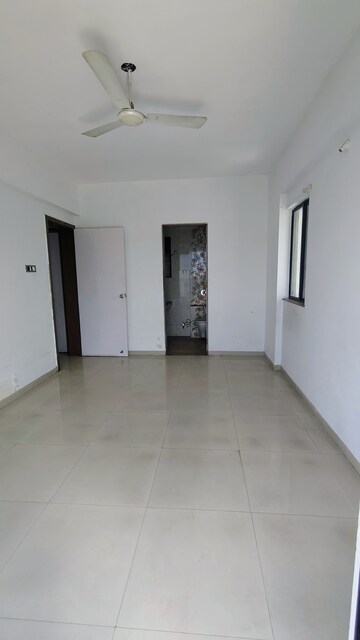 Room in 2 BHK Apartment at Pristine Fontana, Bavdhan – for Rent
