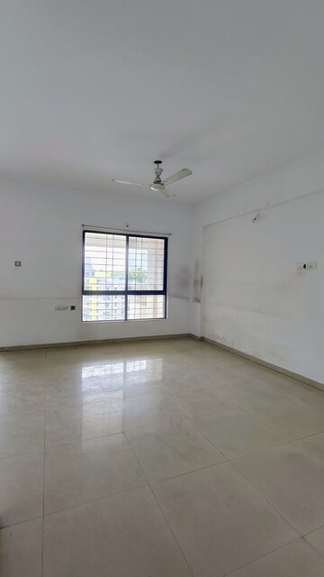 Room in 2 BHK Apartment at Pristine Fontana, Bavdhan – for Rent